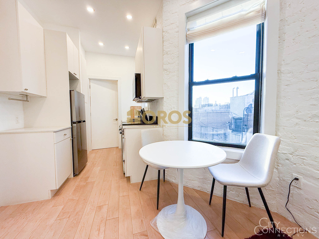 322 East 11th Street - Photo 2