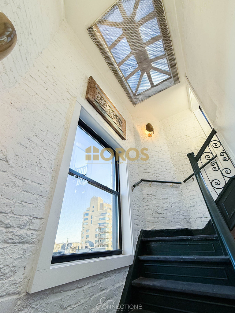 322 East 11th Street - Photo 9