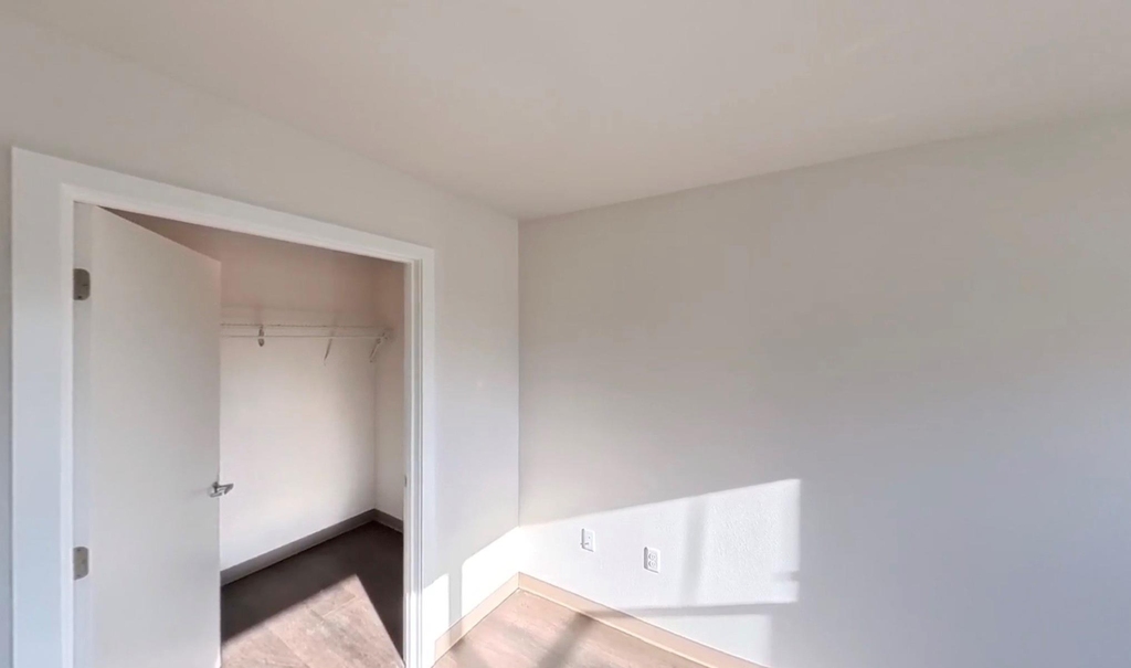 900 N Oak Harbor St - Photo 12