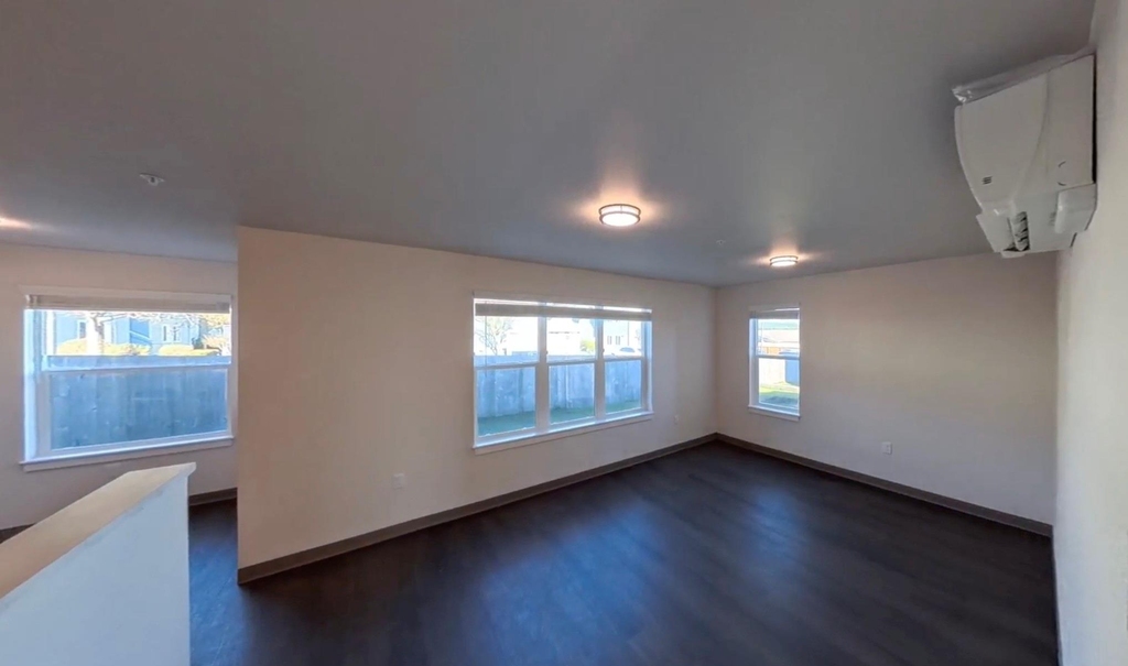 900 N Oak Harbor St - Photo 6