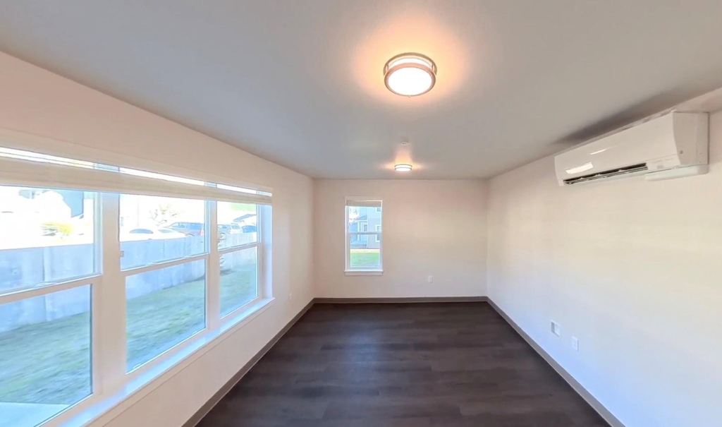 900 N Oak Harbor St - Photo 7