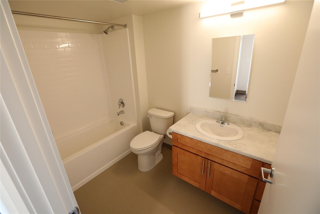 900 N Oak Harbor St - Photo 10