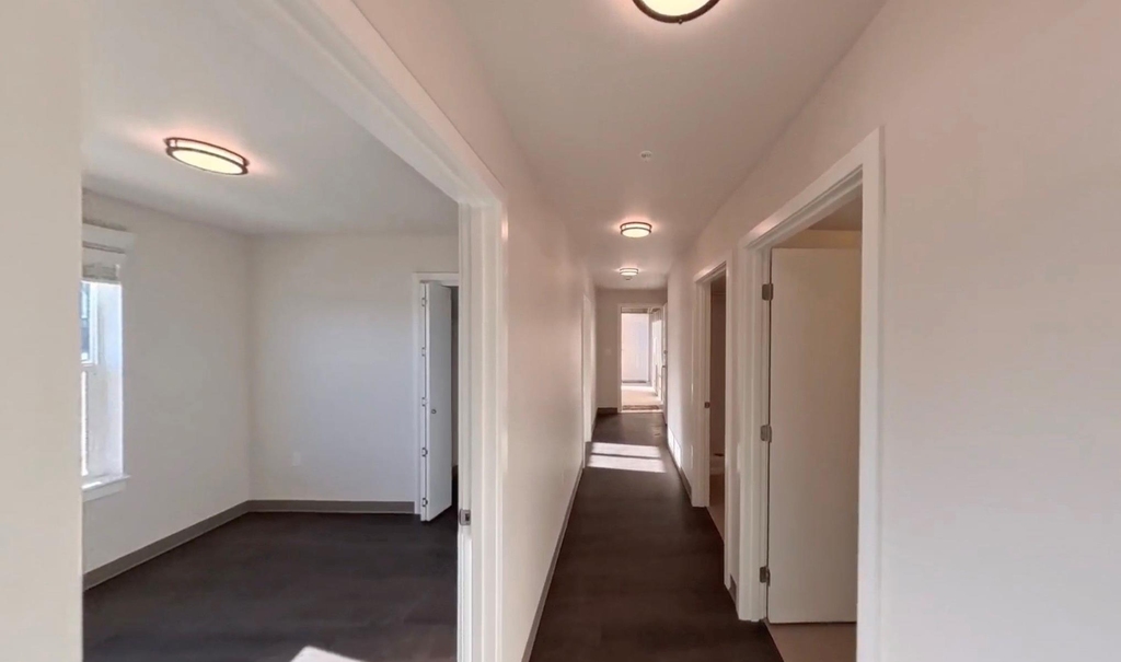 900 N Oak Harbor St - Photo 2