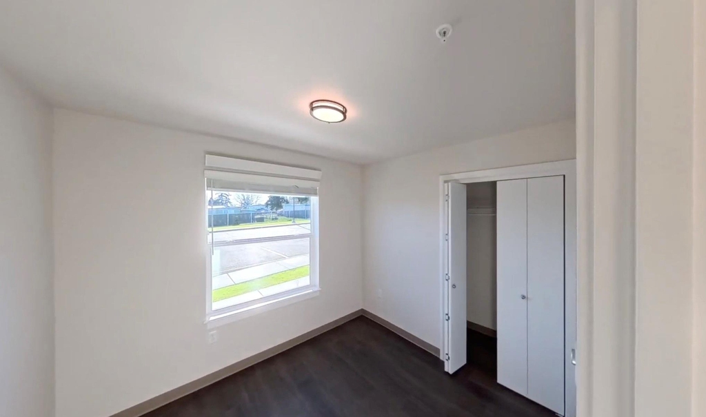 900 N Oak Harbor St - Photo 3
