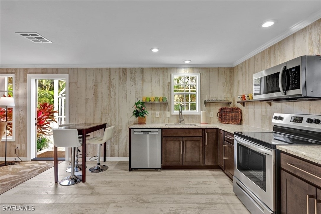 255 2nd Avenue N - Photo 21