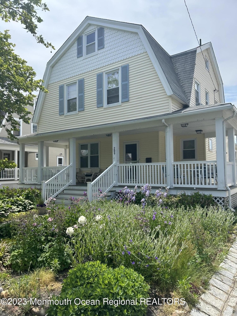 209 4th Avenue - Photo 0