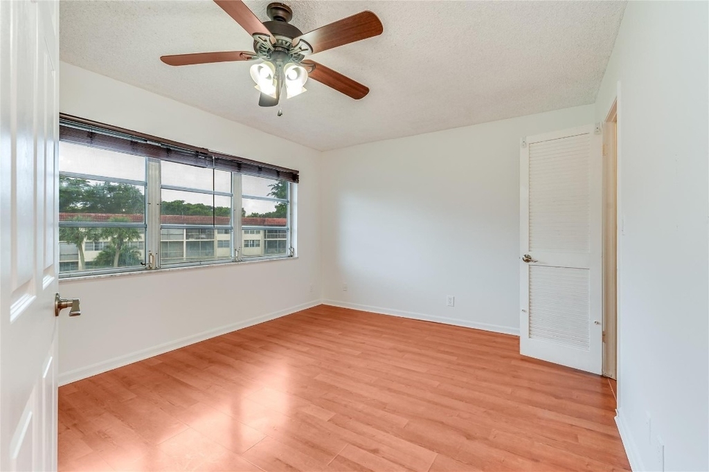 8940 S Hollybrook Boulevard - Photo 16
