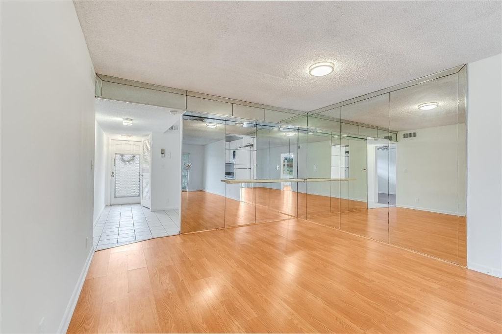 8940 S Hollybrook Boulevard - Photo 9