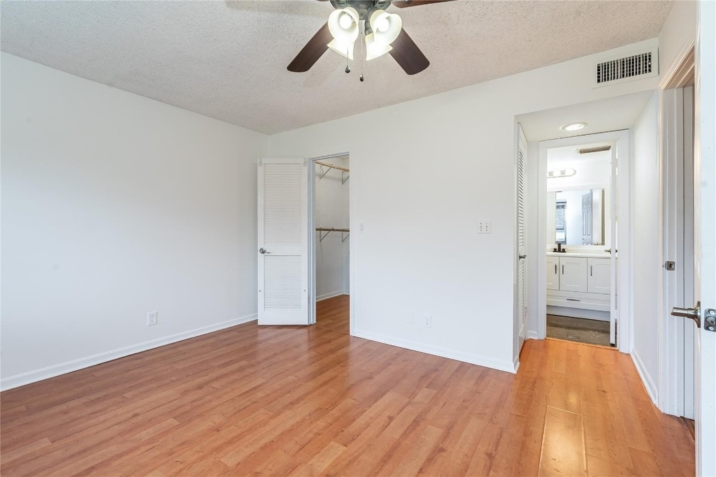 8940 S Hollybrook Boulevard - Photo 12