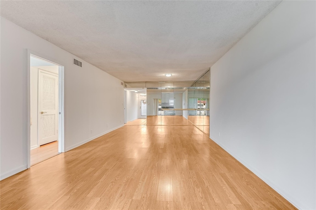 8940 S Hollybrook Boulevard - Photo 1