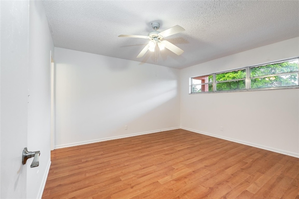 8940 S Hollybrook Boulevard - Photo 10
