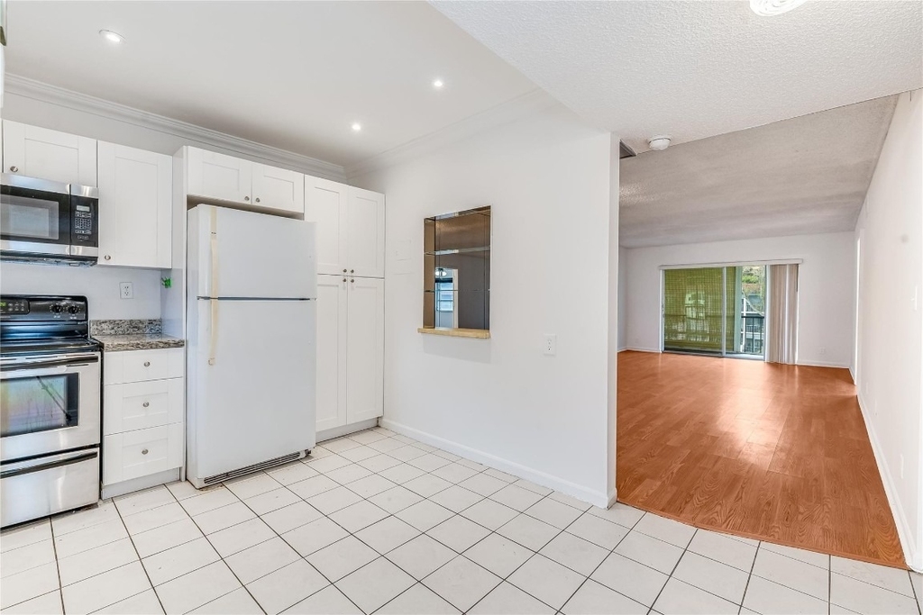8940 S Hollybrook Boulevard - Photo 3