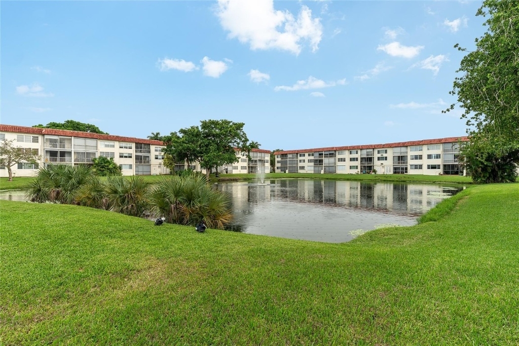 8940 S Hollybrook Boulevard - Photo 19