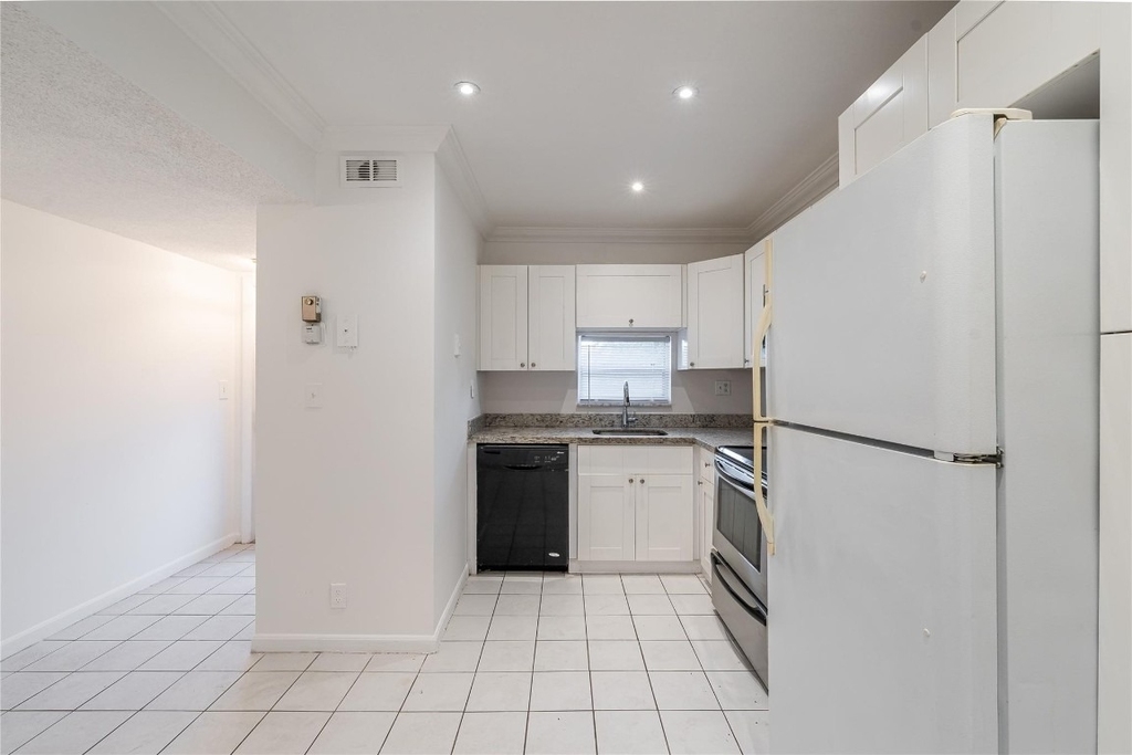 8940 S Hollybrook Boulevard - Photo 14