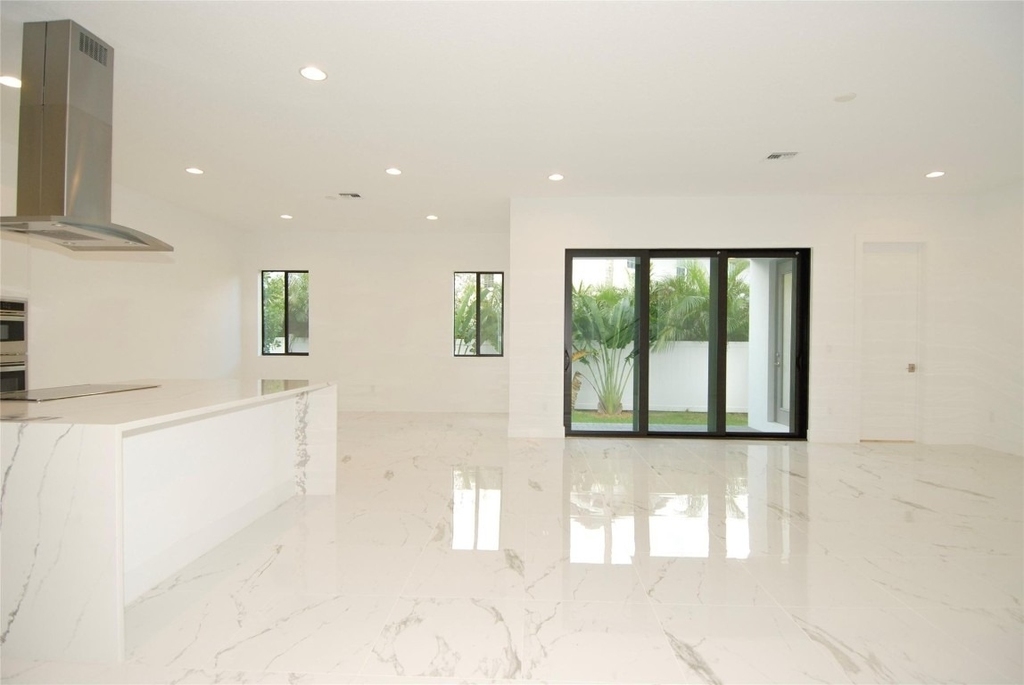 1435 Sw 23rd Street - Photo 6