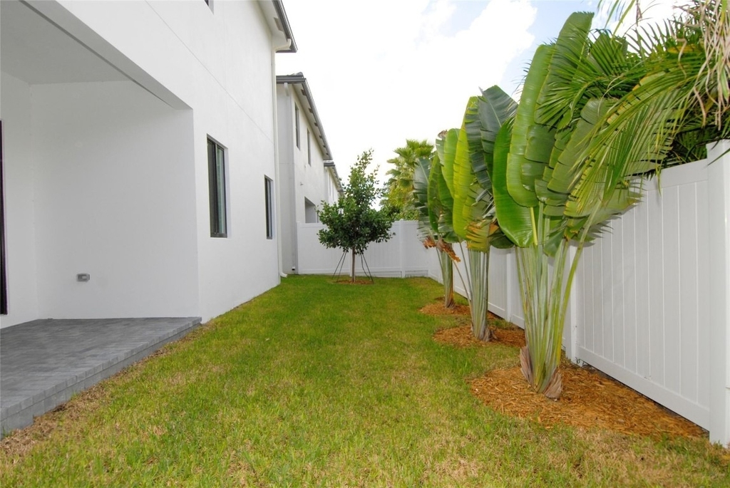 1435 Sw 23rd Street - Photo 10