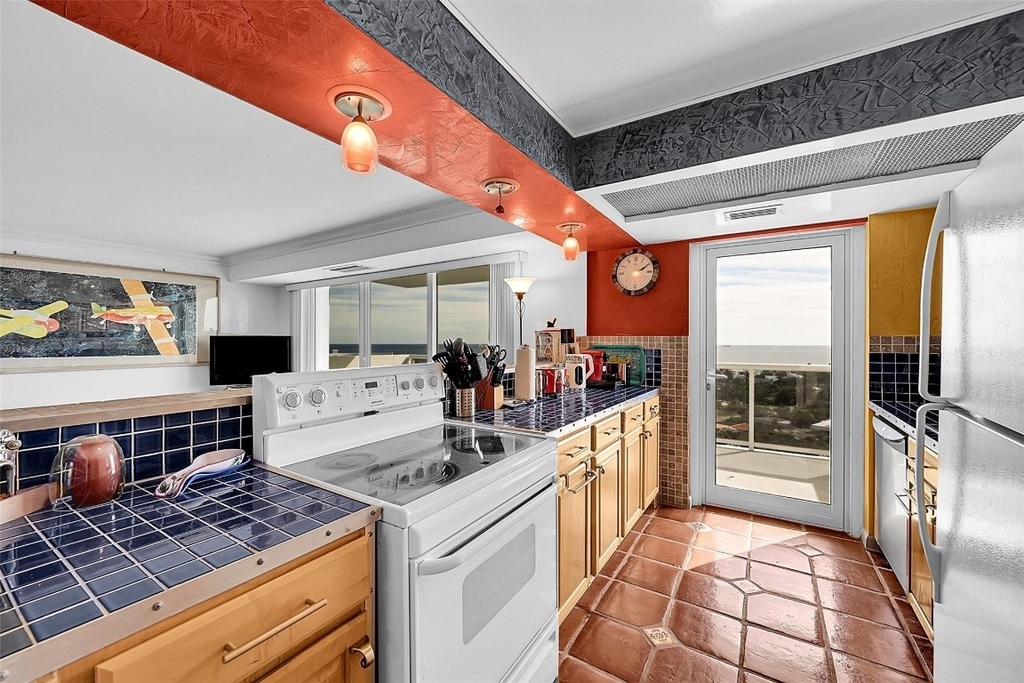 2841 N Ocean Boulevard - Photo 8