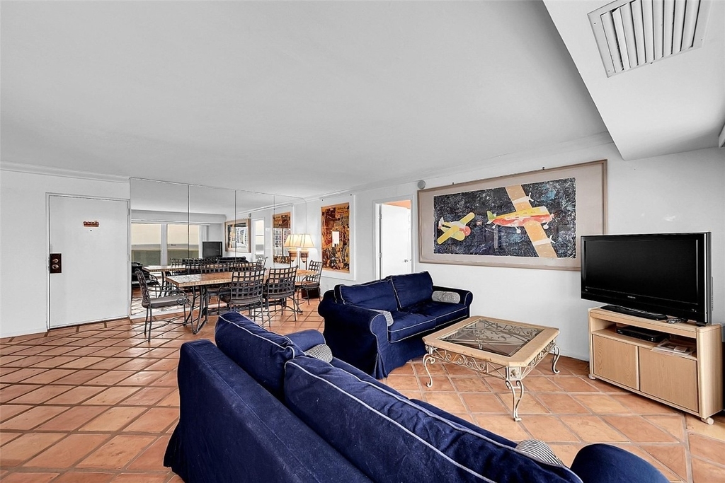 2841 N Ocean Boulevard - Photo 4