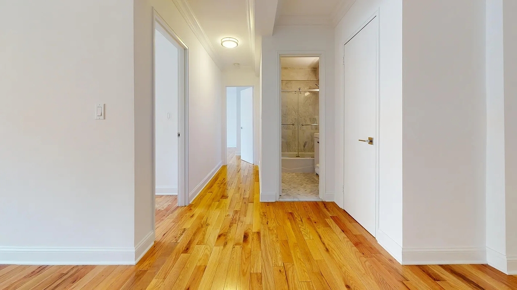 305 West 13th Street - Photo 6