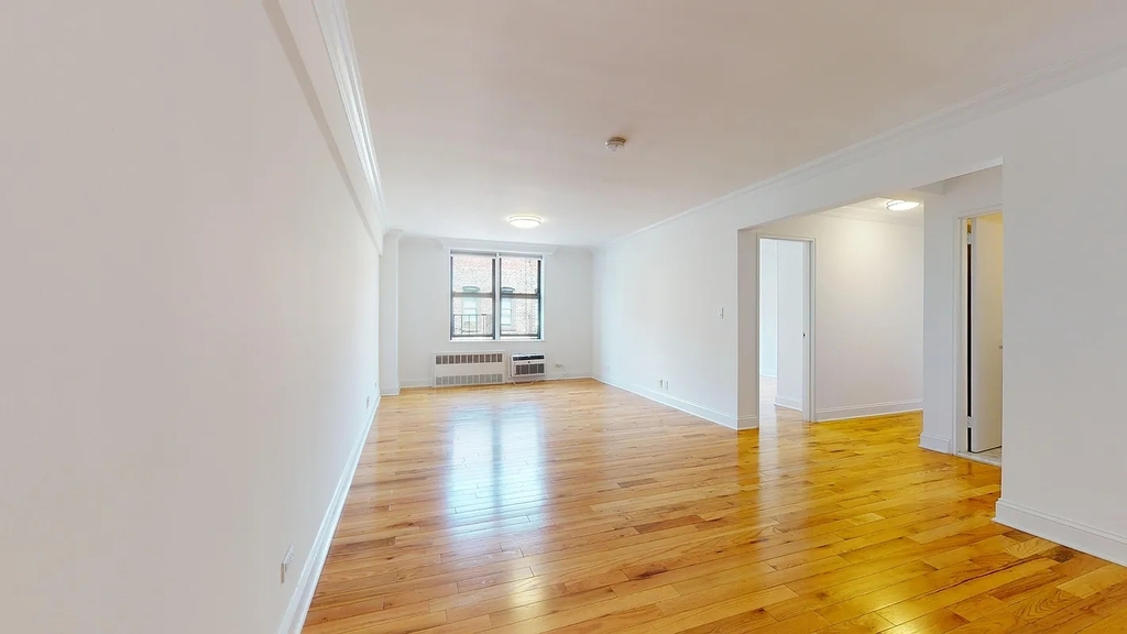 305 West 13th Street - Photo 1