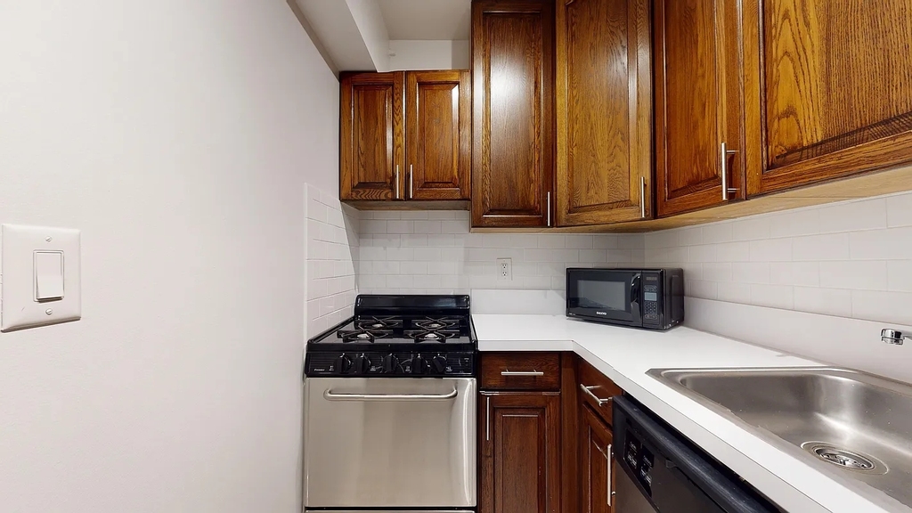 305 West 13th Street - Photo 5