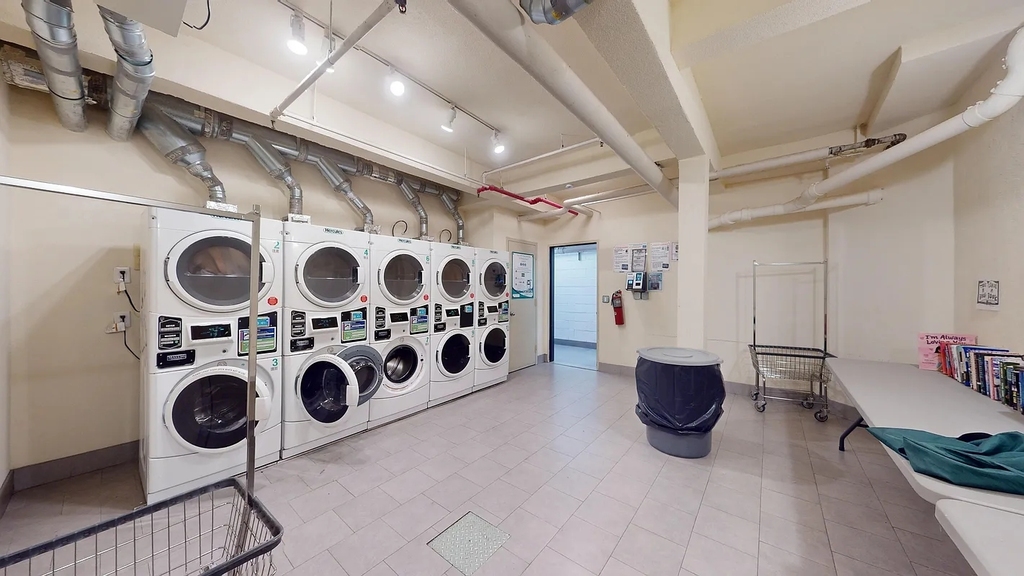 305 West 13th Street - Photo 4