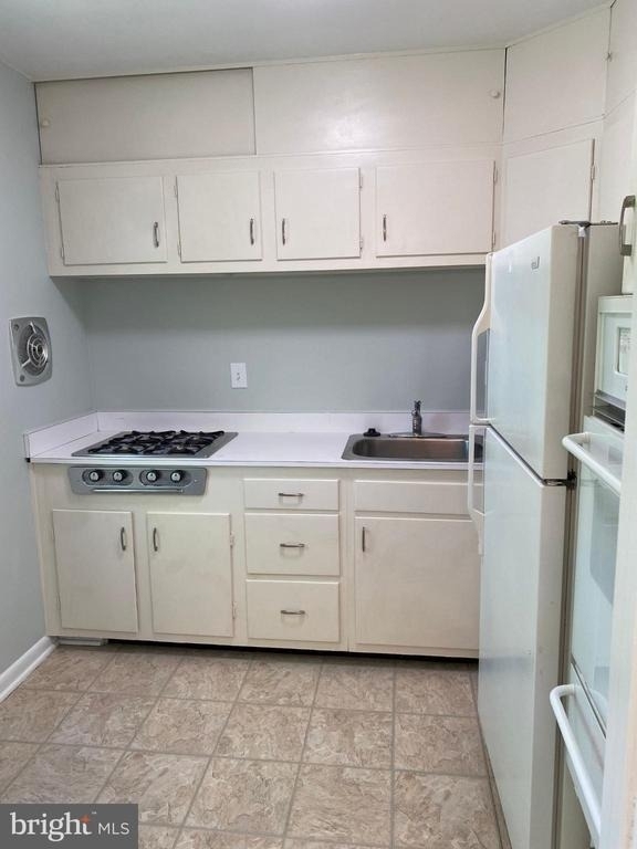 312 E Melrose Avenue - Photo 2