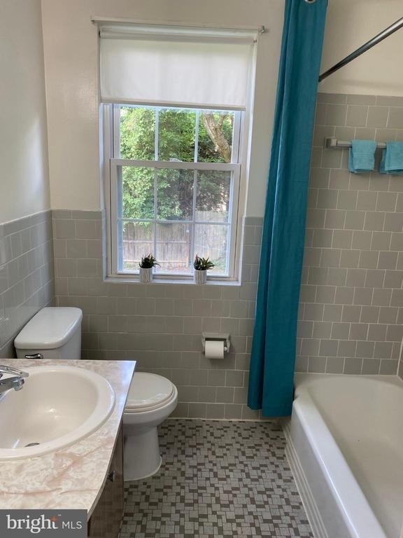 312 E Melrose Avenue - Photo 1