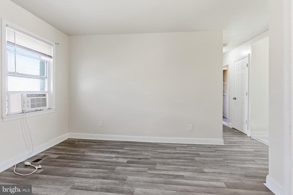 101 Wayne Place Se - Photo 1
