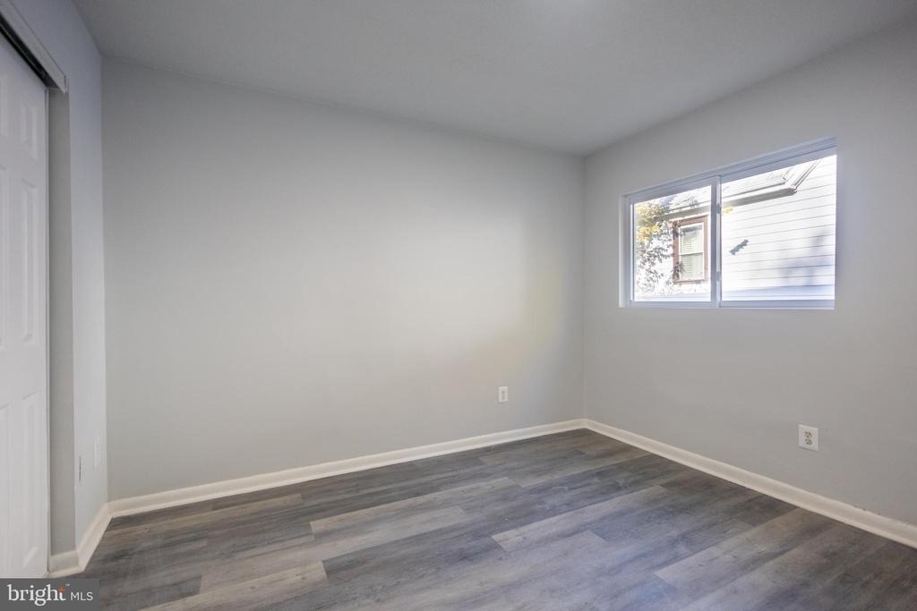 1300 Morris Road Se - Photo 2