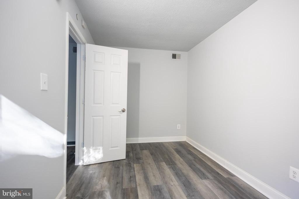 1300 Morris Road Se - Photo 5