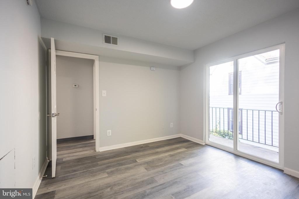 1300 Morris Road Se - Photo 3