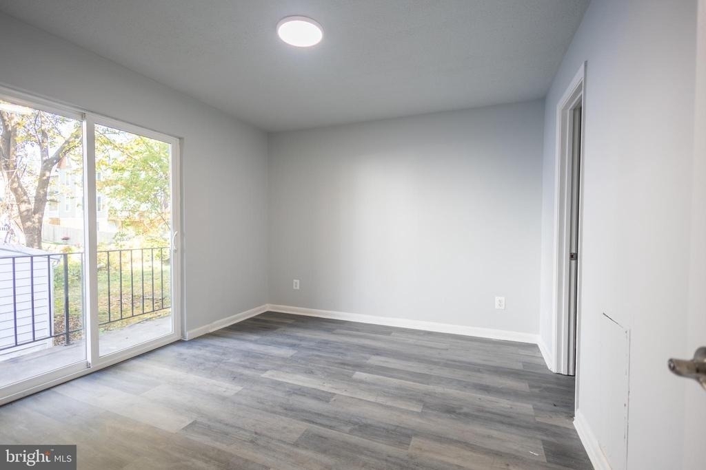 1300 Morris Road Se - Photo 4