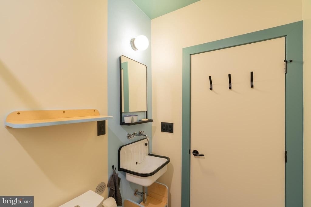 711 G Street Se - Photo 35