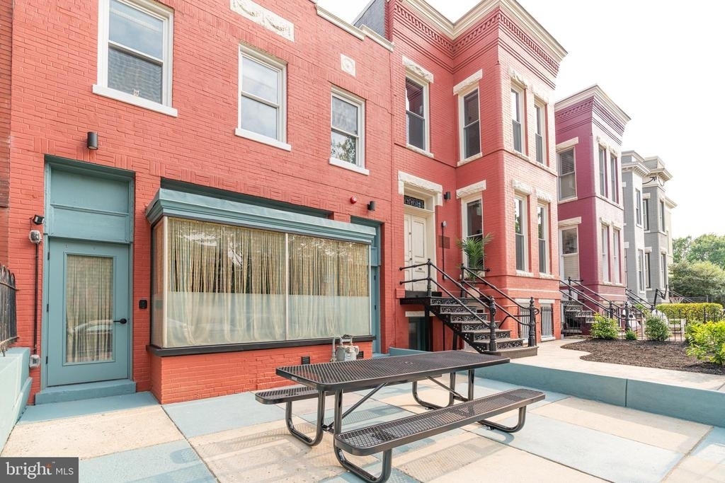 711 G Street Se - Photo 2