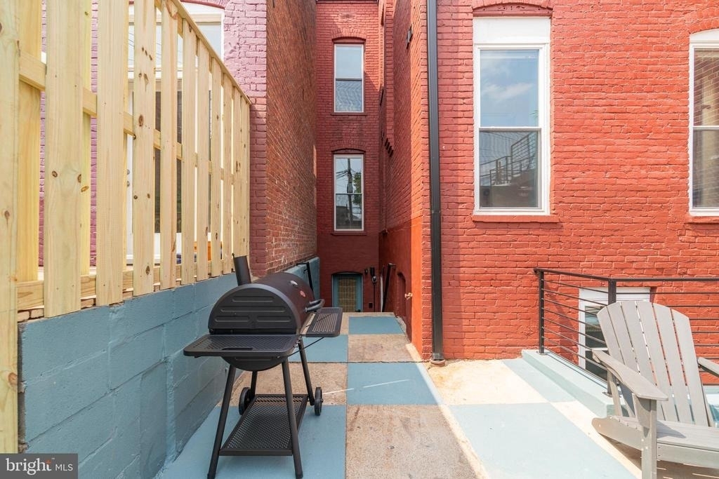 711 G Street Se - Photo 39
