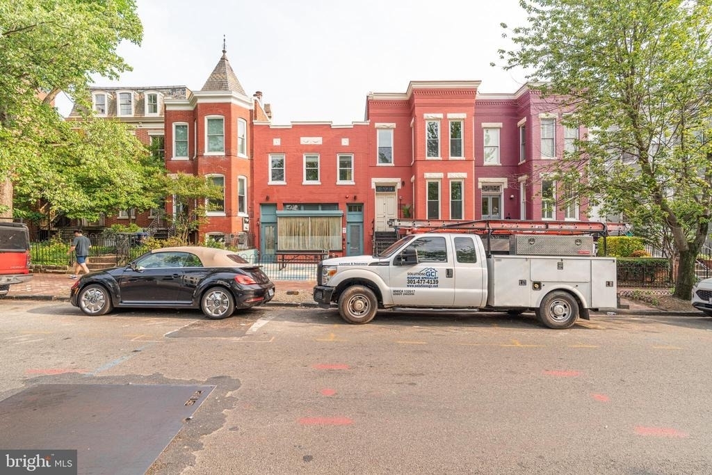 711 G Street Se - Photo 44
