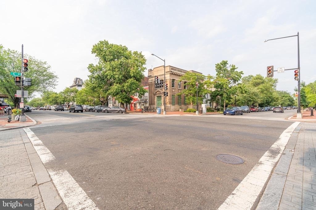 711 G Street Se - Photo 47