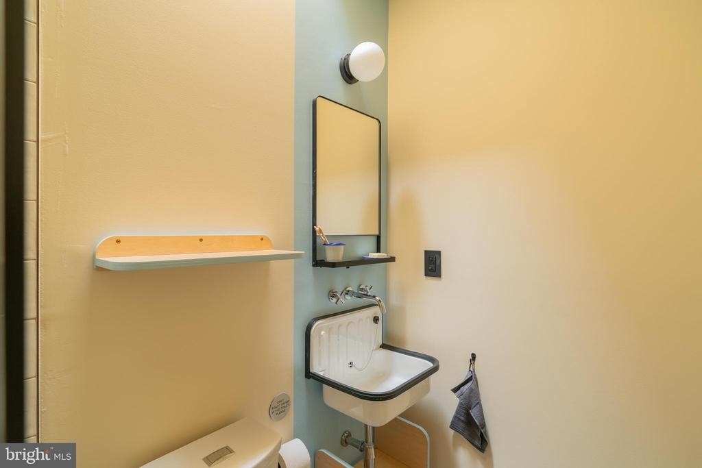 711 G Street Se - Photo 32