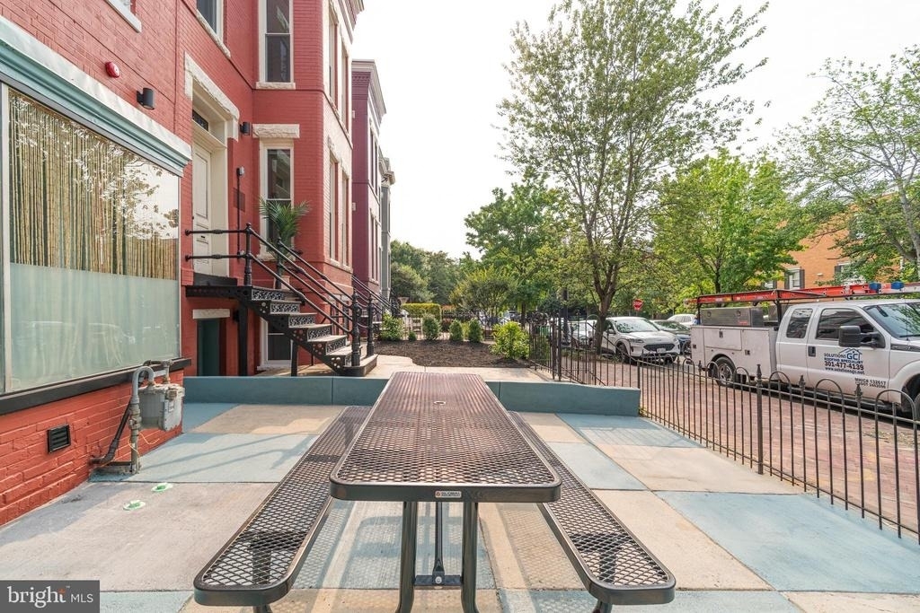 711 G Street Se - Photo 3