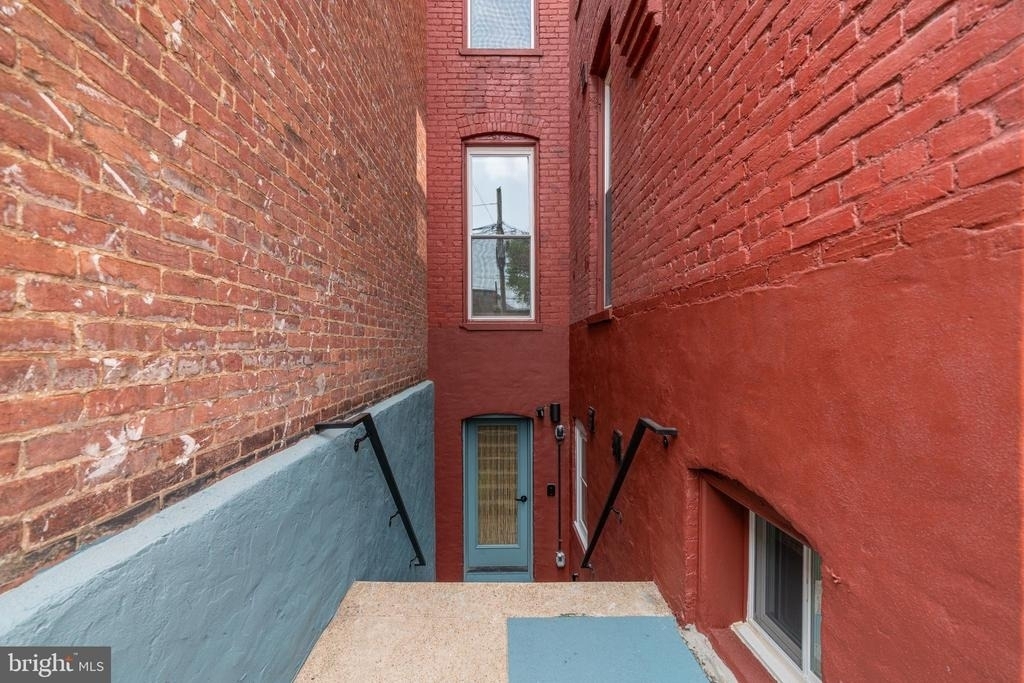 711 G Street Se - Photo 38