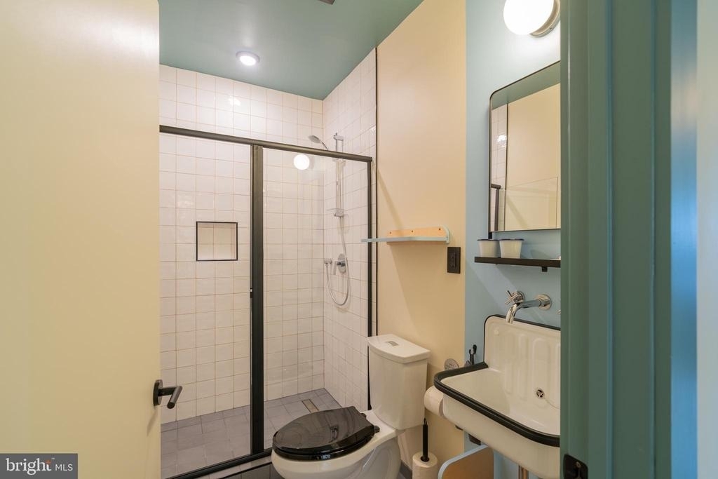 711 G Street Se - Photo 34