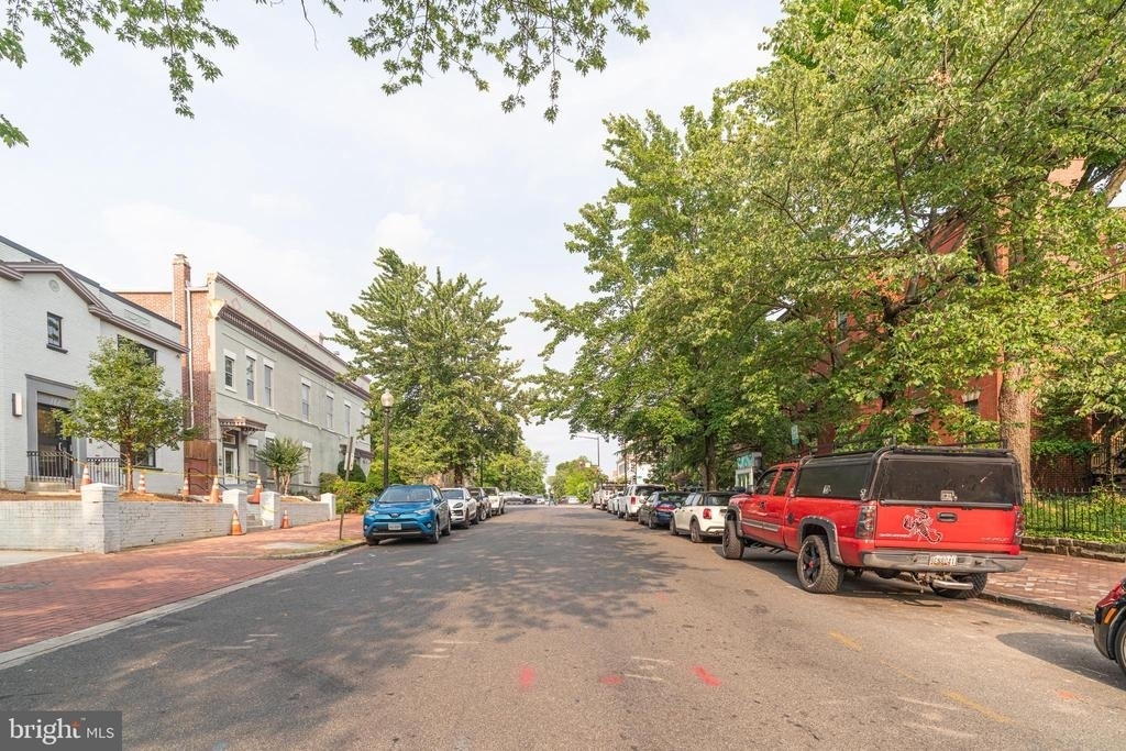 711 G Street Se - Photo 54