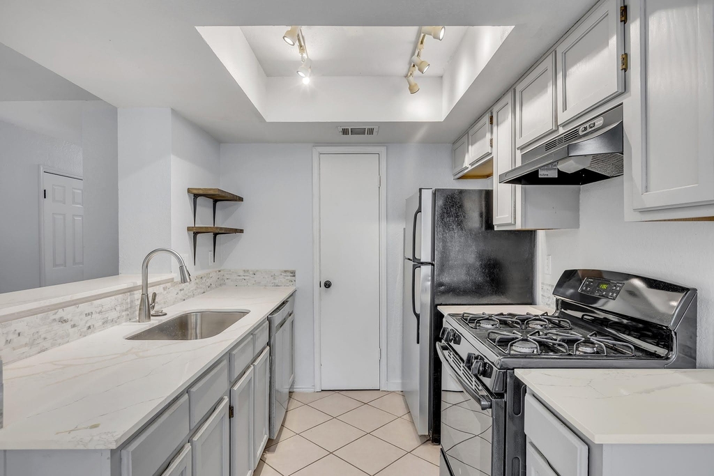8102 Tuscarora Trl - Photo 12