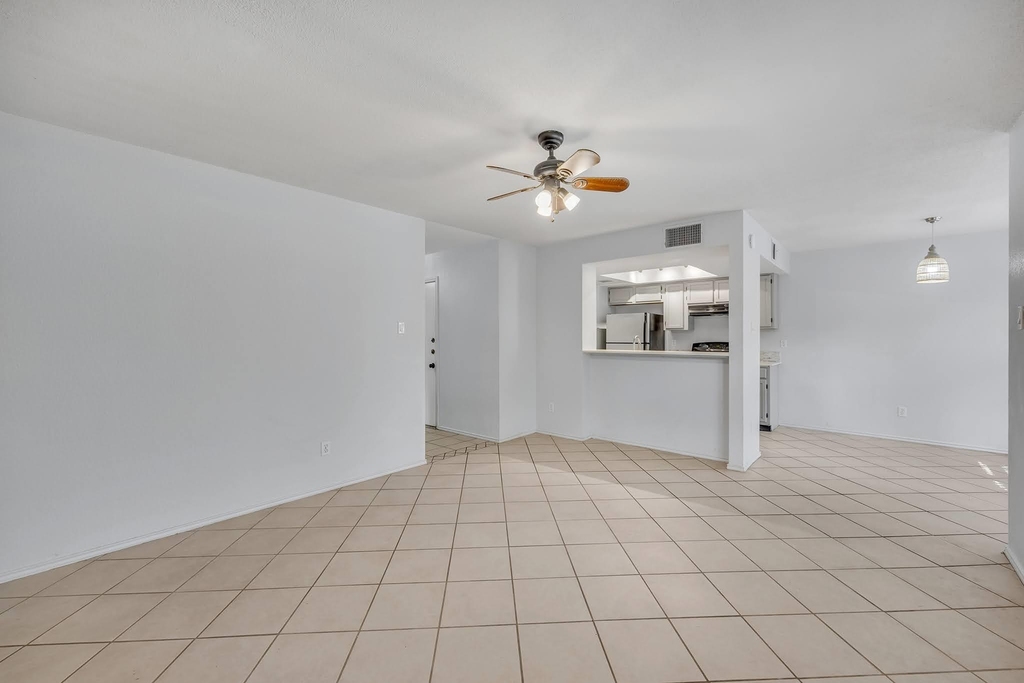 8102 Tuscarora Trl - Photo 7