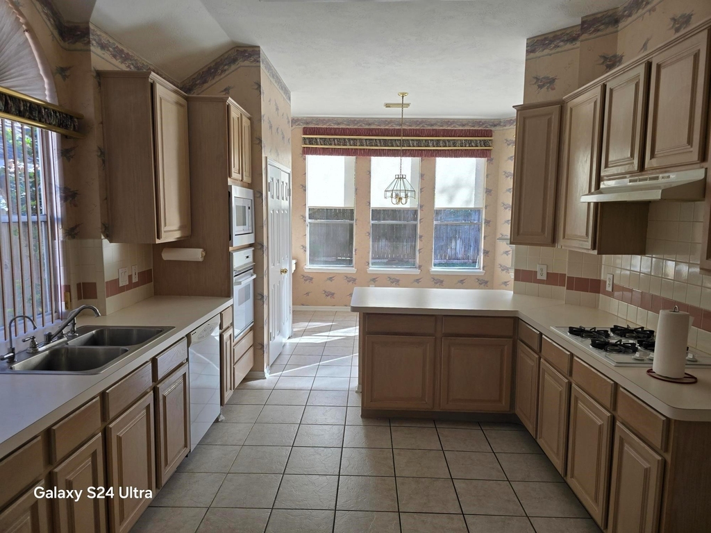 2727 Gregway Lane - Photo 2