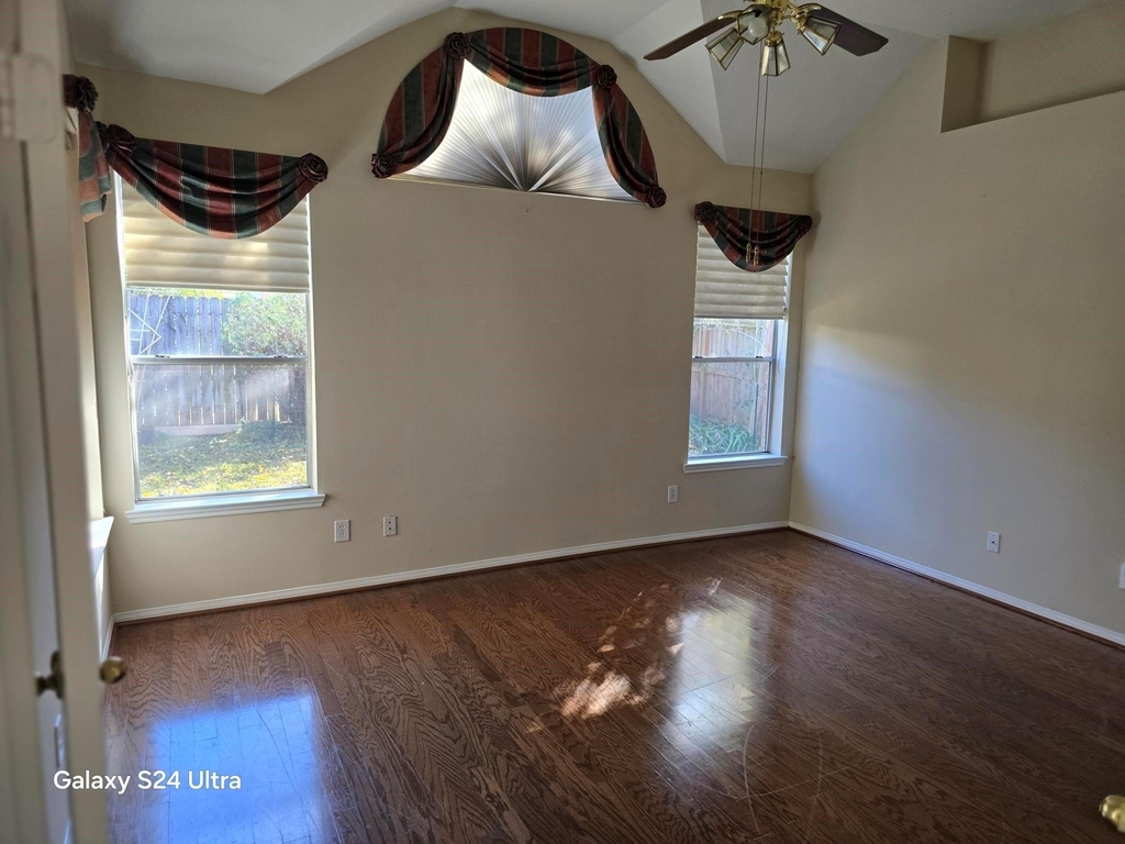 2727 Gregway Lane - Photo 3