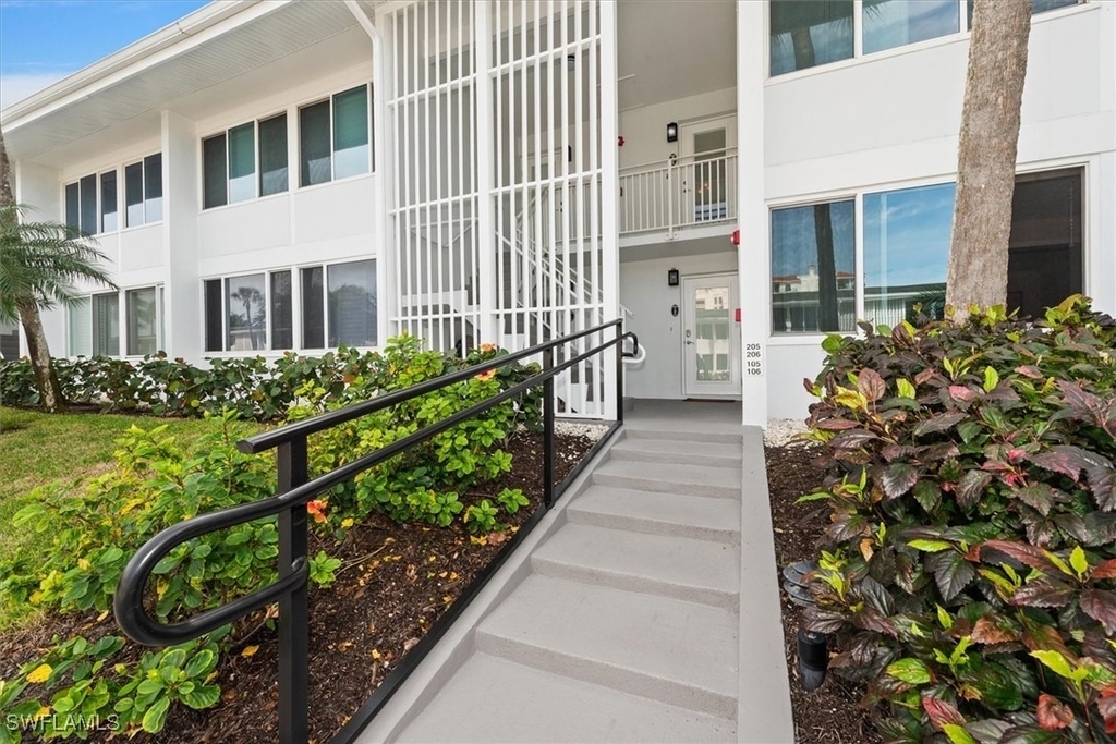 1065 Gulf Shore Boulevard N - Photo 6