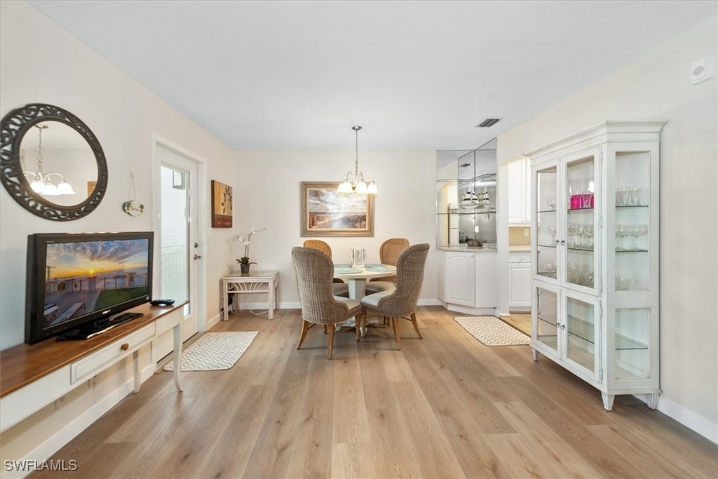 1065 Gulf Shore Boulevard N - Photo 2