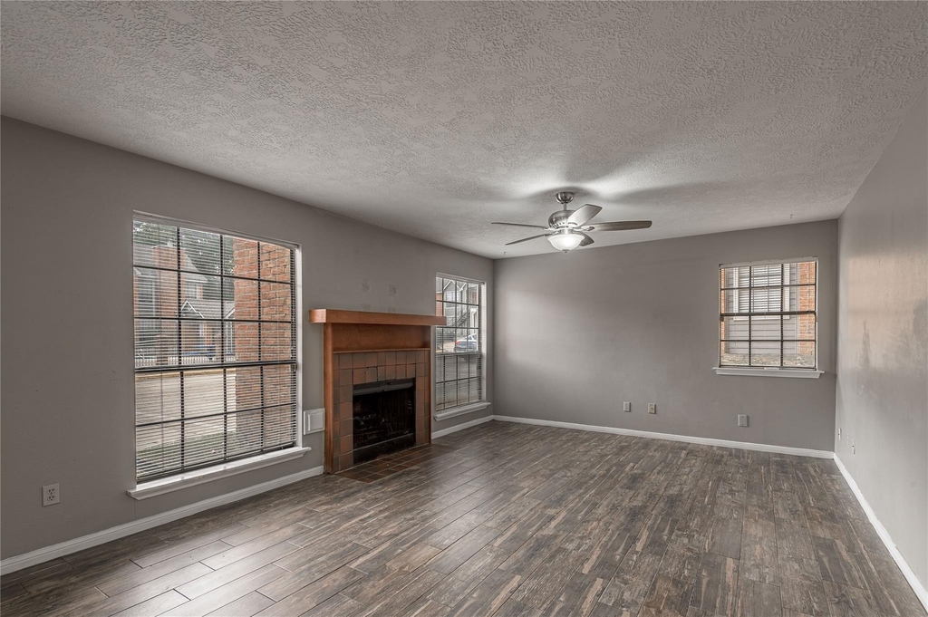 2402 Sycamore Avenue - Photo 3